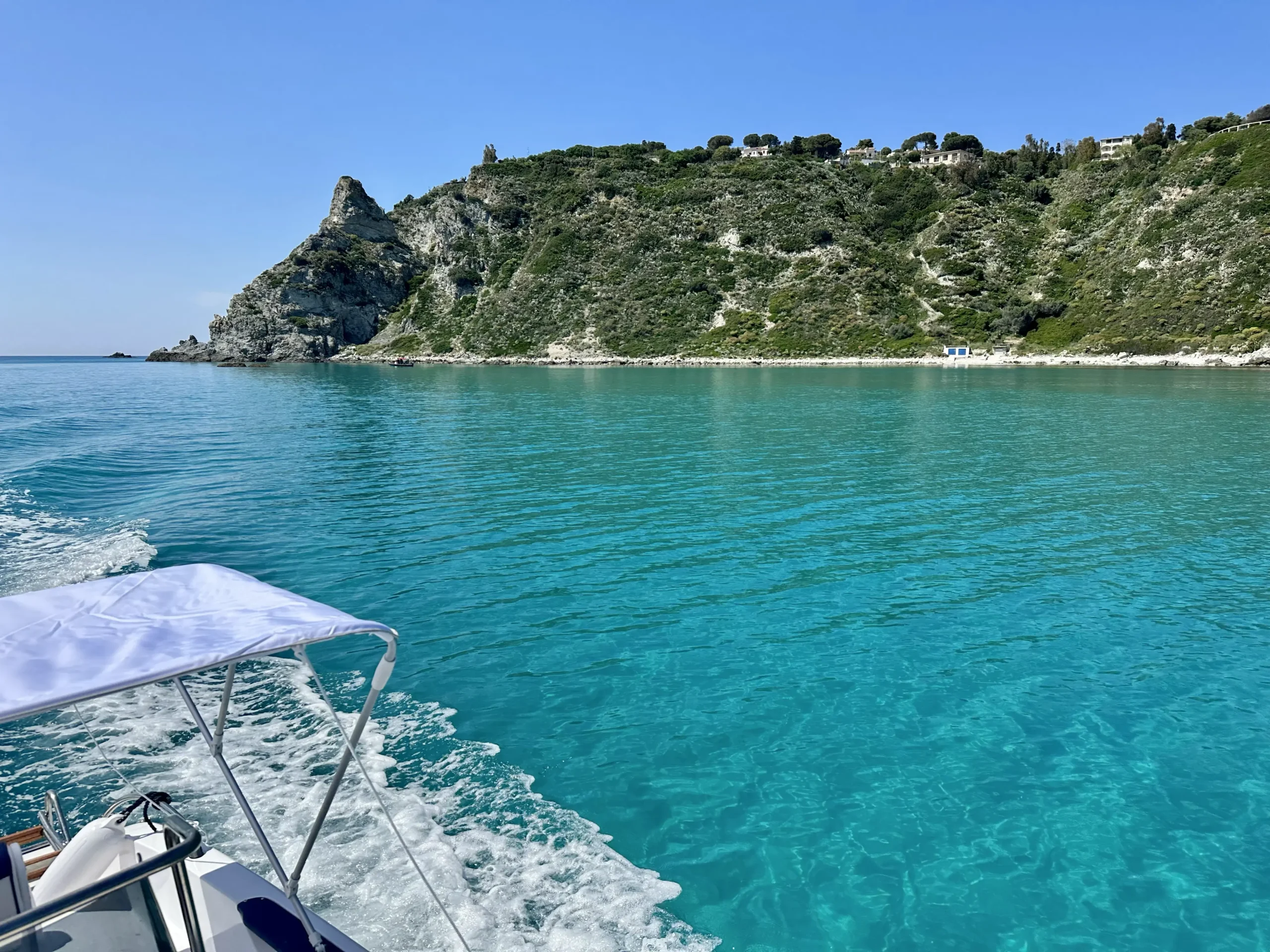 Vista baia di Grotticelle Capo Vaticano - Tropea Yacht Agency